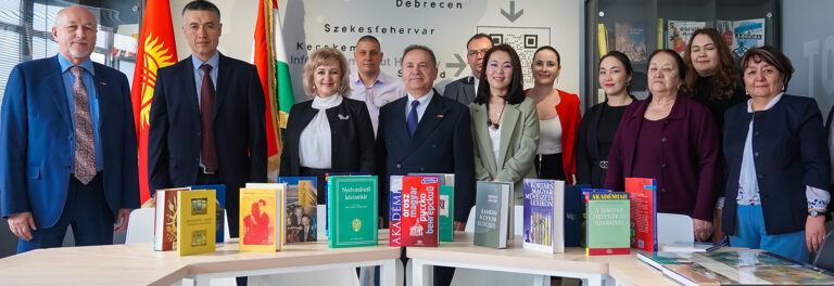 Официальное открытие Венгерского книжного уголка в Восточном кампусе